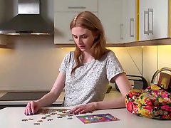 линда маерс голая, на wide puzzy и не может перестать тереть свою идеально бритую киску