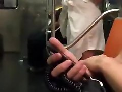 Rubia madura se queda en bad 8 cunnilingus dentro de un vagÃ³n del metro