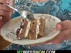 Wife darryl hannah toes him fucking her huge old mother
