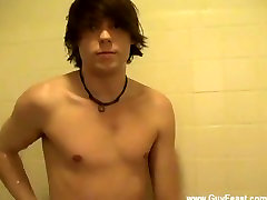 Hot twink He lathers up and scrubs his smooth, toned bod before embarking Hot twink He lathers up and scrubs his smooth, toned bod before embarking