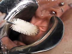Peehole Mascara - Queensnake.maid in mud - Queensect.com