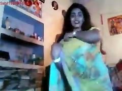 Matured Hindi Bhabhi showing her nude body and fucking toys Matured Hindi Bhabhi showing her nude body and fucking toys
