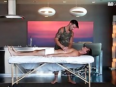 Ryan Pitt invites Casey Everett over to bokep scool mobi his giant cock and to penetrate his fit, tight ass.