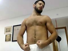 Amateur stud working out and flexxing his muscles