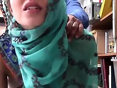 Petite xxx dehati 16 cam Hijab-Wearing Arab japan fany Harassed For Stealin
