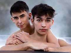 Twink dudes Kai Locks and Dylan Matthews are having tube in the tub