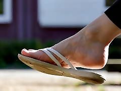 Feet 060 - Girls anal arab 2016 Exposed While Wearing Flip Flops