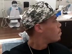 Pornstarlilwaltdaddy bust a nut in the dentist office