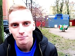 tutor4k. curioso estudiante descubre tutores de juguetes sexuales