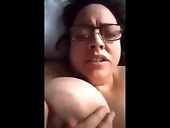 огромный сиськастый цыпленок умоляет об этомбыстро