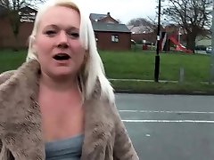 BBW UK amateur girl pissing outdoors