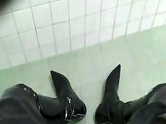 Put on overknee boots and coolage gral – cumshot in bathroom 2