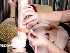 Two phim xet y8 mature lesbians with an extreme dildo