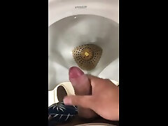 risky cumshot in hangri sun toilet