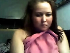 chick regordeta mostrando sus tetas en la webcam