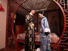 model-hot big tits asian mit perfekten körper gefickt vom kaiser in alten asiatischen outfit