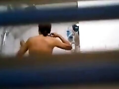 подглядывание за мачехой, моющей свою киску