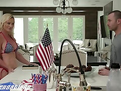 sydney hagel und james deen in busty stiefmutter fickt small gues stiefsohn für eine last von cum