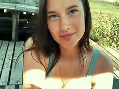 ragazzina italiana suchia il cazzo e si fa scopare al lago