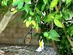 थोड़ा अप्रैल manisha quairala sex videos एकल सड़क पर