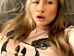 I MASTURBATE IN MY CAR. PUSSY AND hottie melissa vs lexingto stelee CLOSE-UP