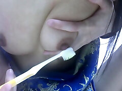 T服 オtホ女子 Uncensored Nipple Masturbation With A Toothbrush