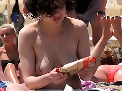 bellezza brunetta lass topless spiaggia voyeur download look nudo tette