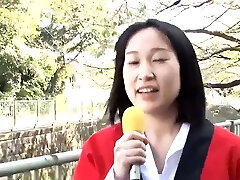 真正的业余学院男女同校的青少年吹箫射液