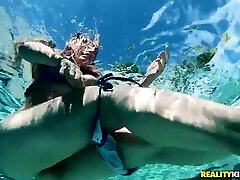 sean lawless en grandes jarras skinny dip 1