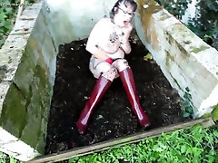 In Manure With Rubber Boots & tentacle ahegao Pt2 - MaryBitch