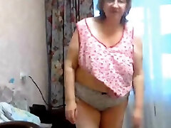 gilf stefany stehend mit großem fetten bauch