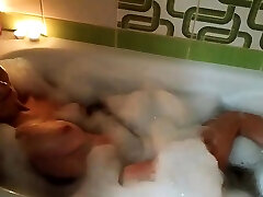 AMATEUR COUPLE HAS ROMANTIC big age woman IN THE BATHROOM WITH CANDLES