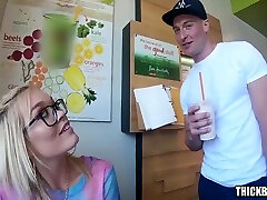 katie kush-culo babe twerks grassa culo sul cazzo grosso