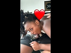 un couple noir amateur excité et sauvage fait un show cam hardcore