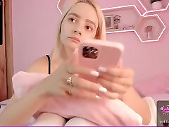 милфа блондинка с большими сиськами играет на камеру бесплатное порно