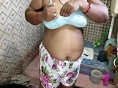 Hot vaginarest waters Bhabi Nude Show..and Boobs Massage...desi Bhabi Nude Bath In Bathroom