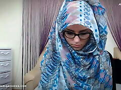 MuslimKyrah does tube vdeto com Webcam Show wearing a Hijab at ArabianChicks