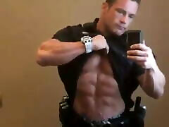 Pro bodybuilder show his muscle abs