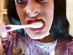 Mouth & julia anna mom pussy licking fetish toothbrush after goodmorning BJ pt1