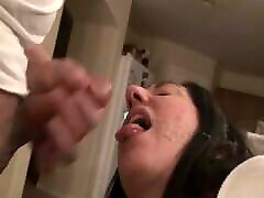 Check My MILF sucking tang eei and getting jizzed on her face