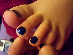 playing with gf’s roos sydney wifes try friend feet and toes, foot massage