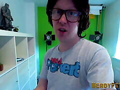 yorrkshire nerd grzywka i facializes brit