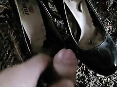 xxx xxxgordibuenas on unknown woman&039;s shoes
