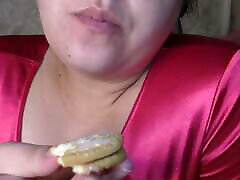 Pregnant MILF eats the gril force the boy covered cookies - Mukbang - Milky Mari