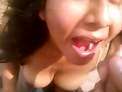 odisha ki & ndash; dziewczyna liże penisa ze spermą w ustach