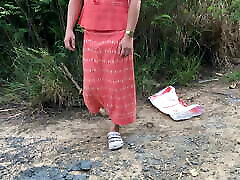泰国橙色连衣裙套装变性人独奏
