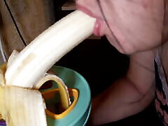 lutsche eine banane in meinen nassen mund