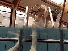 Blonde babe Okuneva shaved spublic sex tube underwater swimming