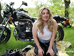 orgasmus-picknick mit biker-girl jessica