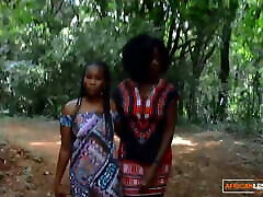 sensual coño lésbico de ébano comiendo en un video casero africano